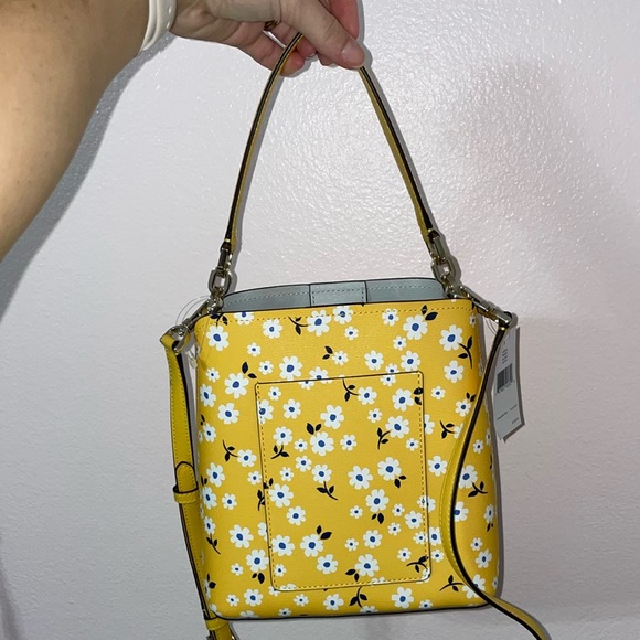 NWT Kate spade small bucket crossbody with yellow floral pattern - Picture 1 of 4
